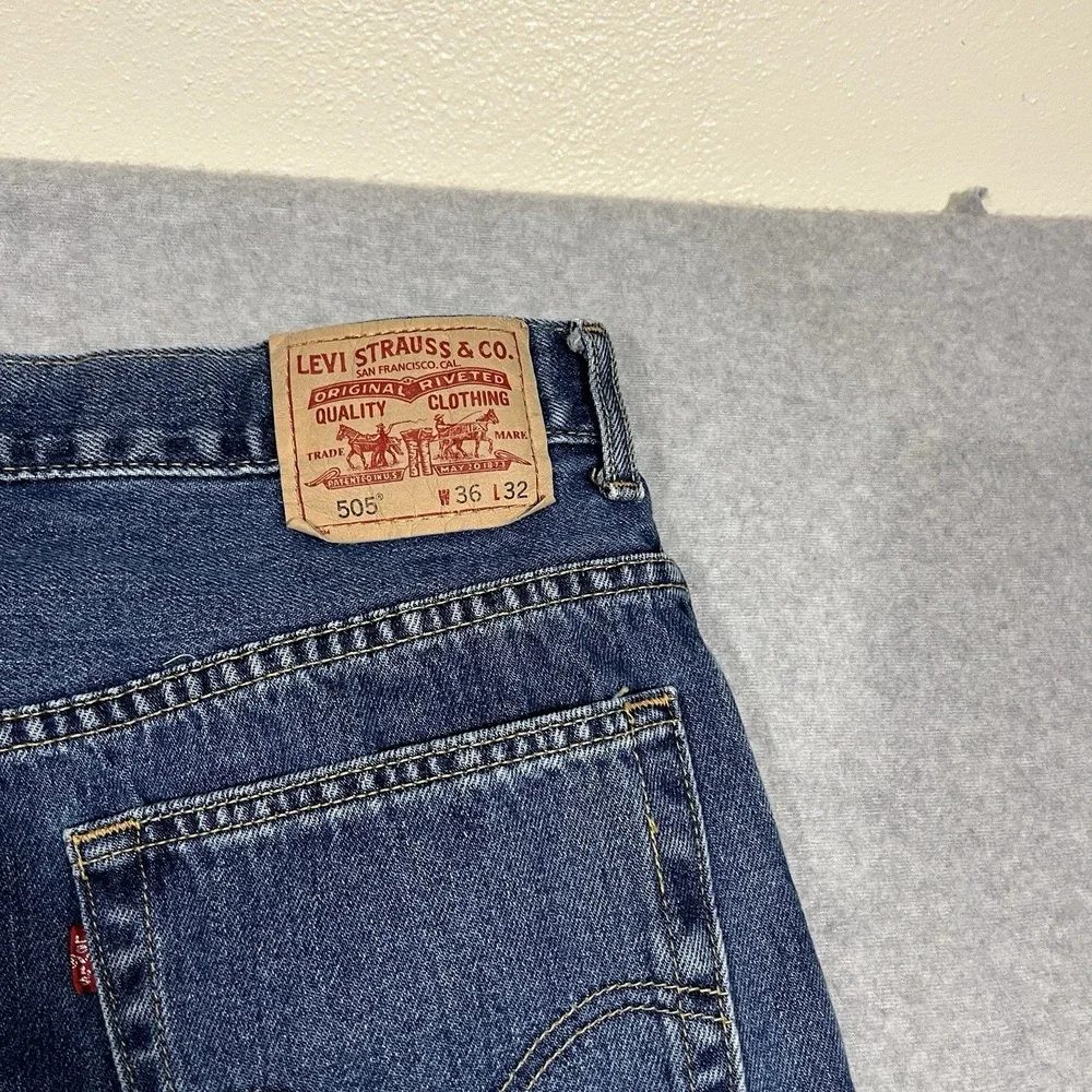 Vintage Levis Jeans Mens 36x32 (Fits 34x32) Blue 505 Straight Denim Cotton Y2K